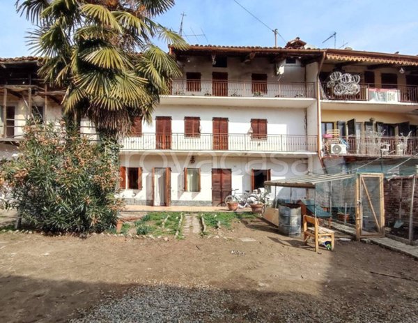 casa indipendente in vendita a Caravino