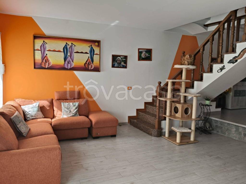 casa indipendente in vendita a Caravino
