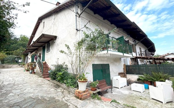 casa indipendente in vendita a Caravino