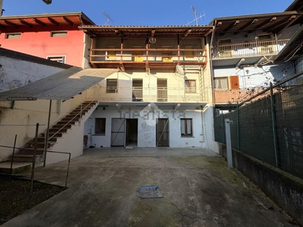 casa semindipendente in vendita a Caravino