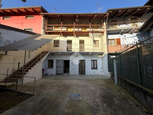 casa semindipendente in vendita a Caravino