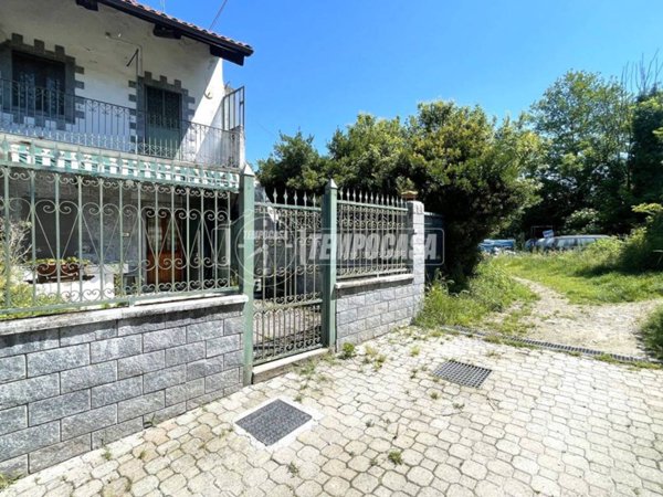 casa indipendente in vendita a Caravino