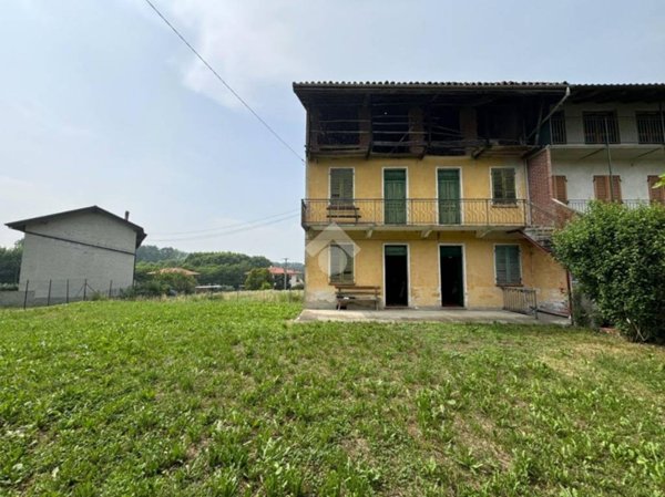 casa indipendente in vendita a Caravino
