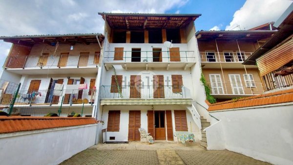 casa indipendente in vendita a Caravino