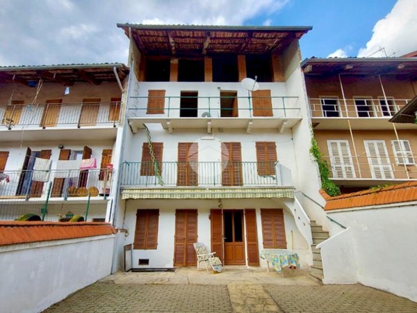 casa indipendente in vendita a Caravino