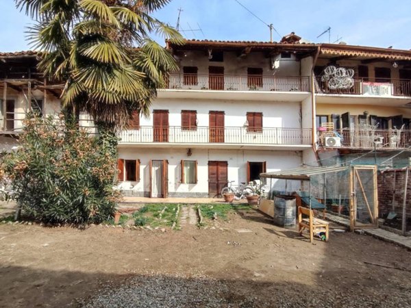 casa indipendente in vendita a Caravino