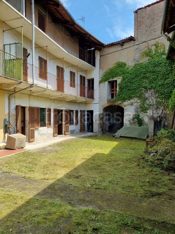 casa indipendente in vendita a Caravino in zona Masino