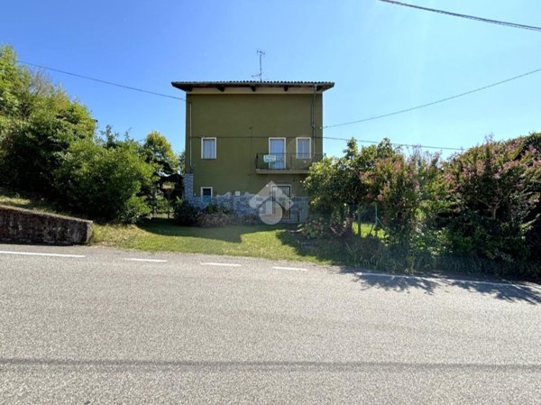 casa indipendente in vendita a Caravino