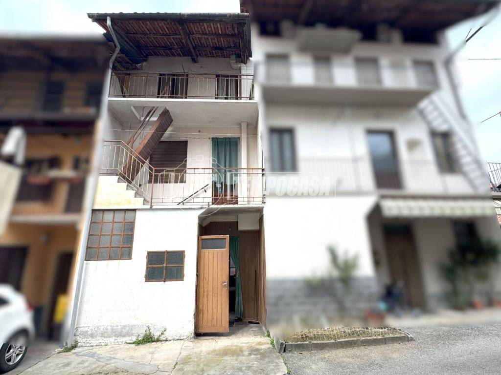 casa indipendente in vendita a Caravino