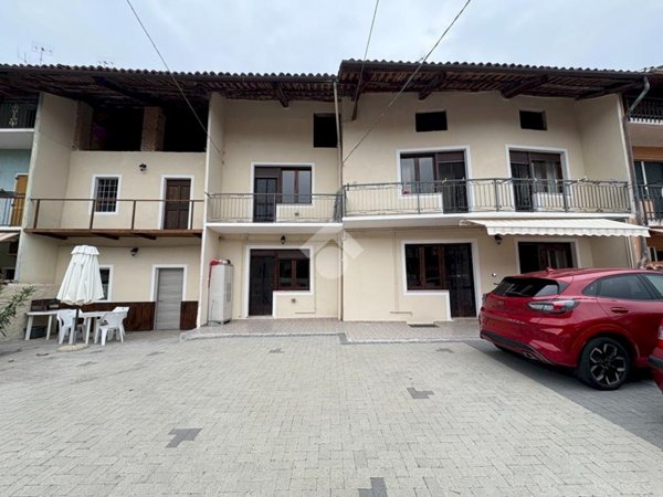 casa indipendente in vendita a Caravino