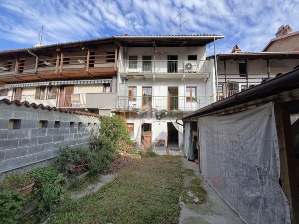 casa indipendente in vendita a Caravino