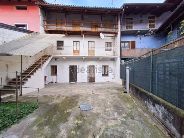 casa semindipendente in vendita a Caravino