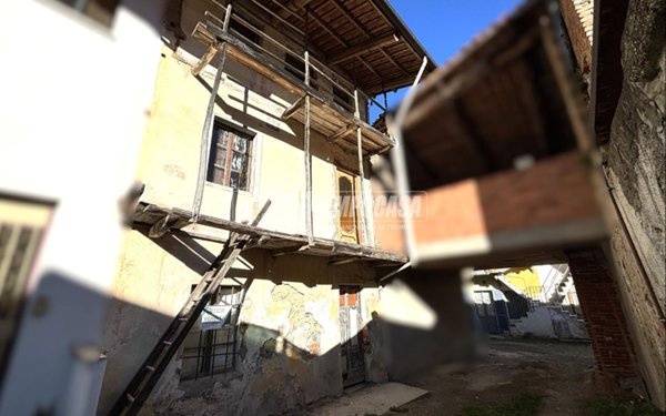 casale in vendita a Caravino