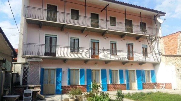 casa indipendente in vendita a Caravino