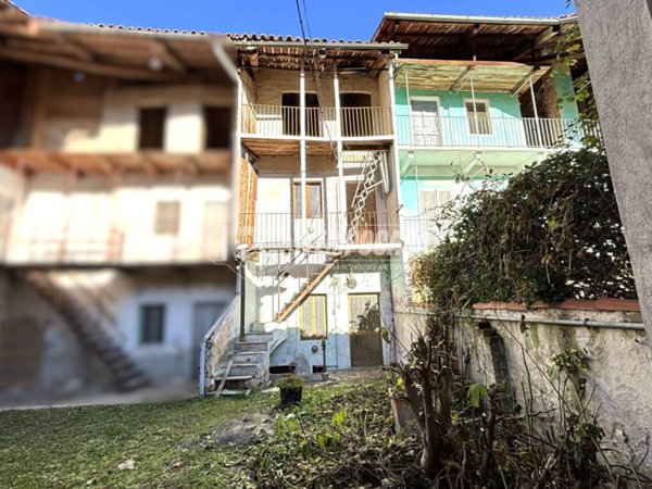 casa indipendente in vendita a Caravino