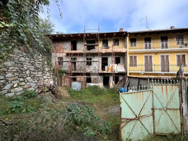 casa indipendente in vendita a Caravino