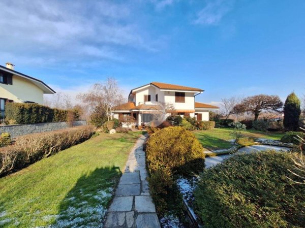 casa indipendente in vendita a Caravino