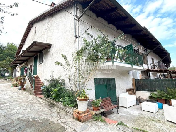 casa indipendente in vendita a Caravino