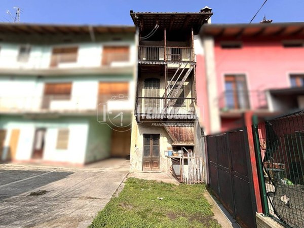 casa indipendente in vendita a Caravino