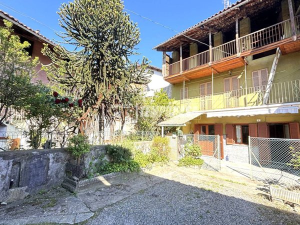 casa indipendente in vendita a Caravino