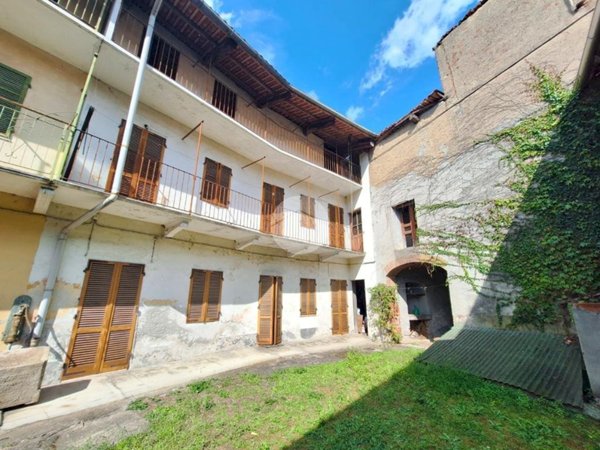 casa semindipendente in vendita a Caravino