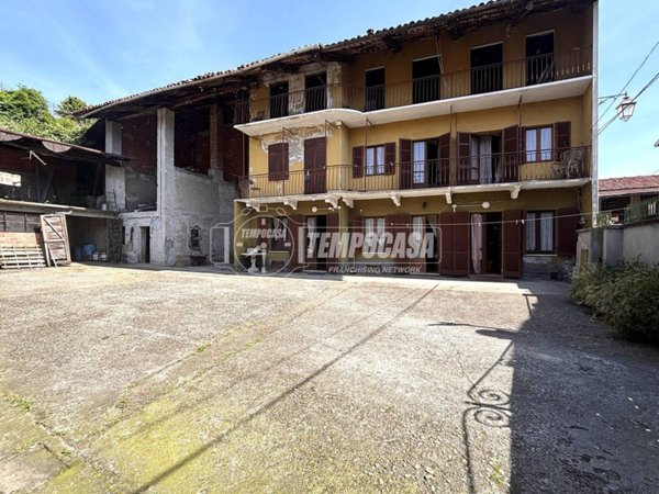 casa indipendente in vendita a Caravino