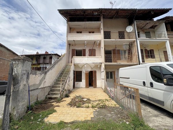 casa semindipendente in vendita a Caravino in zona Masino