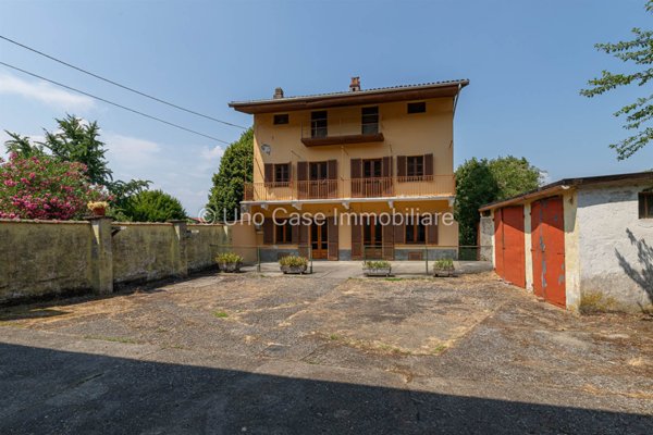 casa indipendente in vendita a Caravino in zona Masino