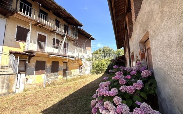 appartamento in vendita a Caravino in zona Masino