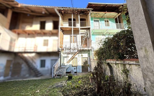 pentavano in vendita a Caravino in zona Masino