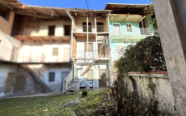 casa indipendente in vendita a Caravino in zona Masino