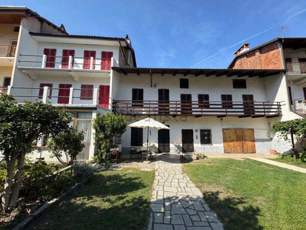 casa indipendente in vendita a Caravino in zona Masino