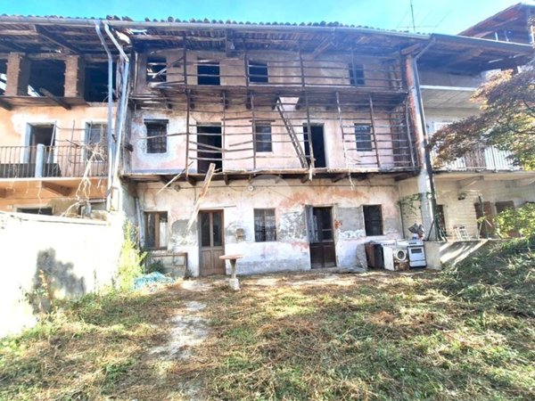 casa indipendente in vendita a Caravino in zona Masino