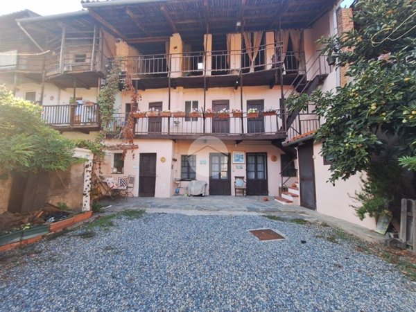 casa indipendente in vendita a Caravino in zona Masino