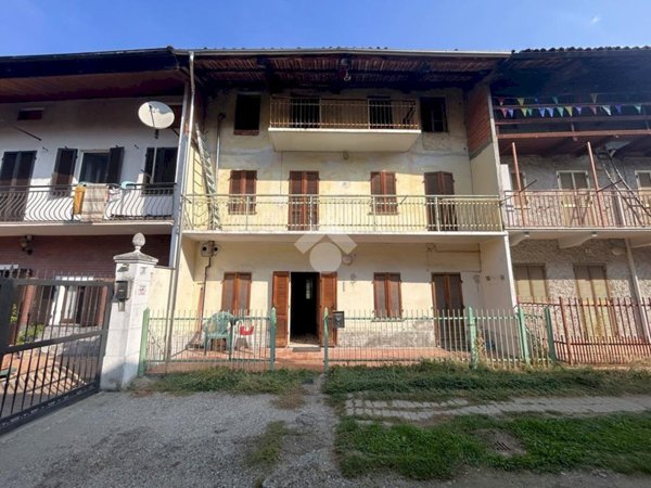 casa semindipendente in vendita a Caravino in zona Masino