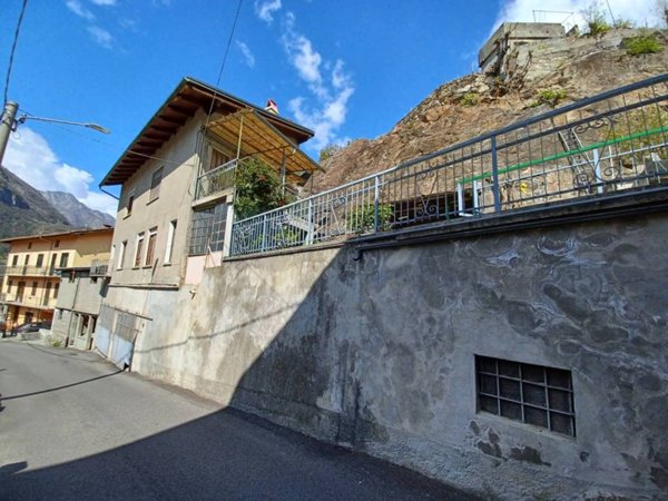 casa indipendente in vendita a Carema