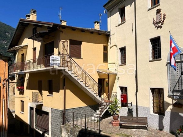 casa indipendente in vendita a Carema