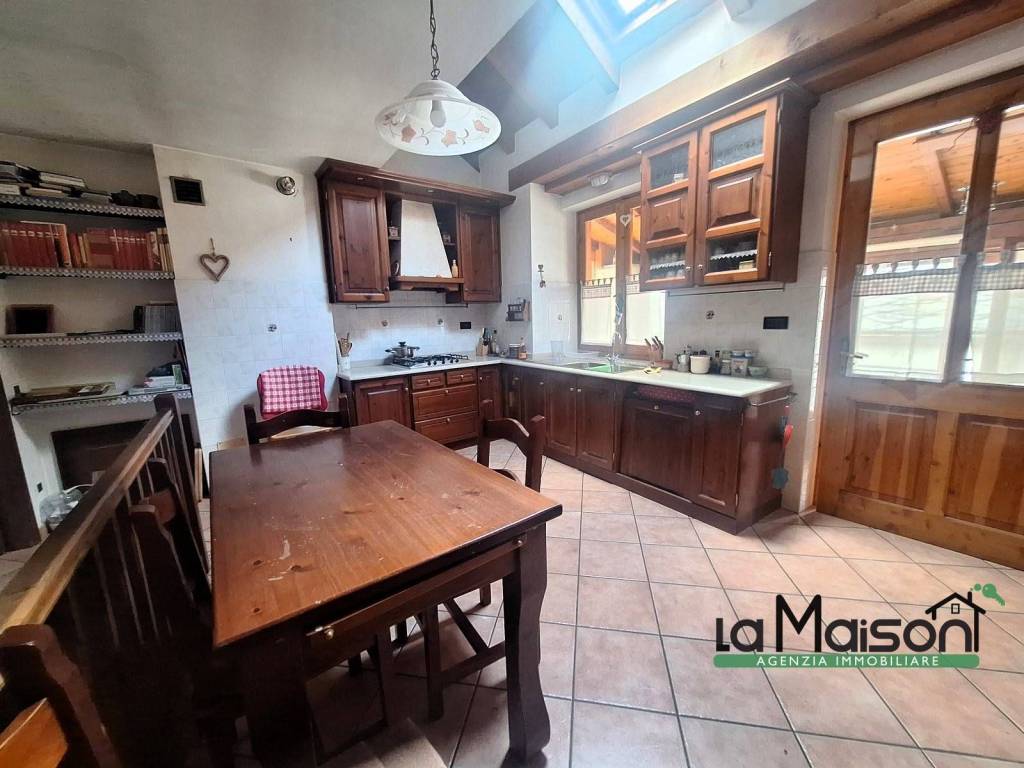 casa indipendente in vendita a Carema