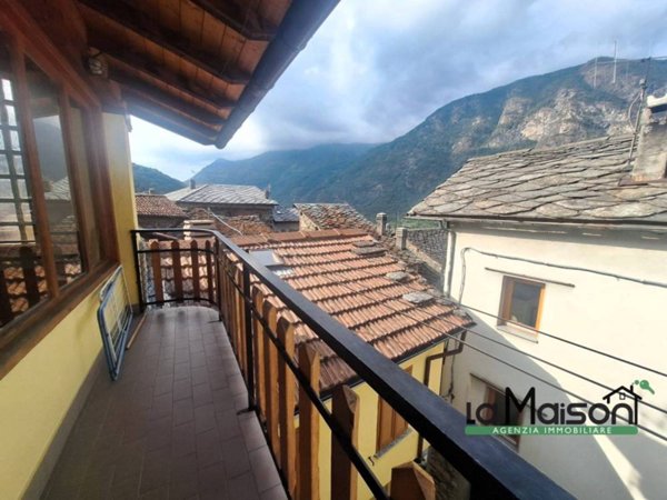 casa indipendente in vendita a Carema