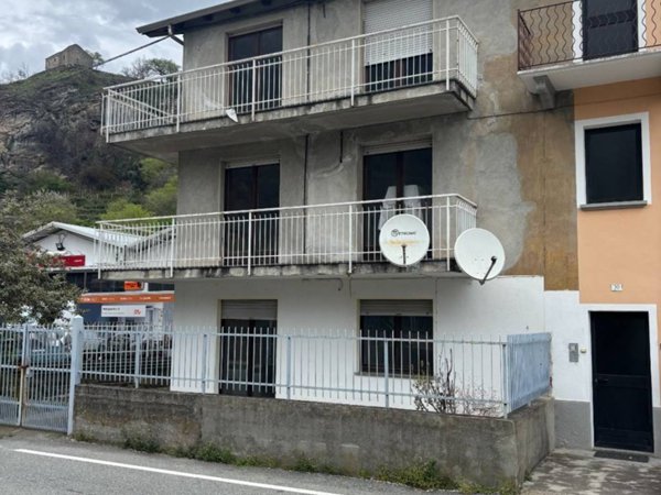 casa indipendente in vendita a Carema