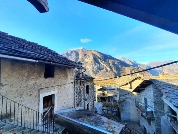 casa indipendente in vendita a Carema