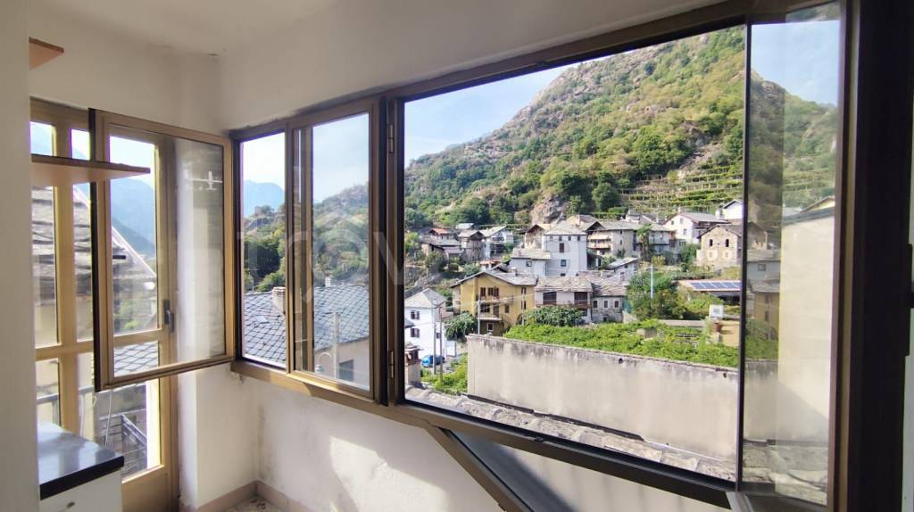 casa indipendente in vendita a Carema