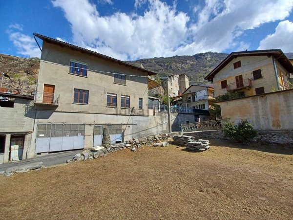 casa indipendente in vendita a Carema