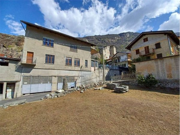 casa indipendente in vendita a Carema