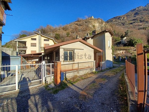 casa indipendente in vendita a Carema