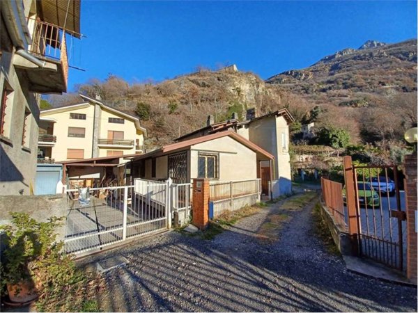 casa indipendente in vendita a Carema