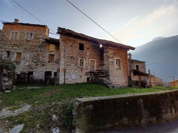 esavano in vendita a Carema