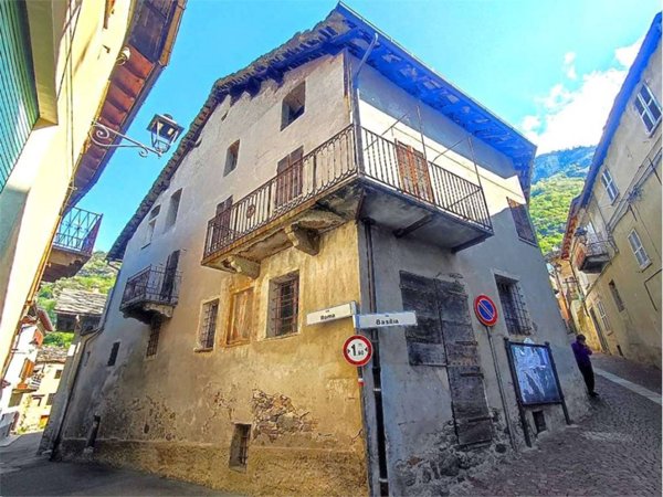 casa indipendente in vendita a Carema