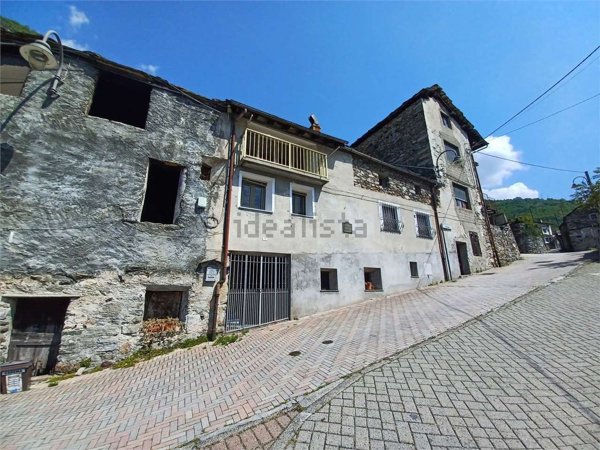 casa indipendente in vendita a Carema