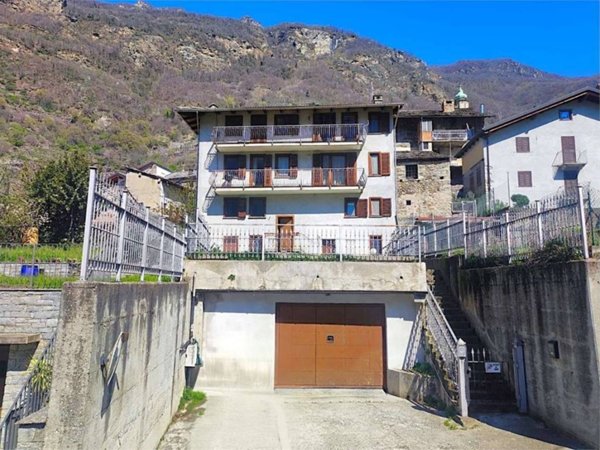 casa indipendente in vendita a Carema